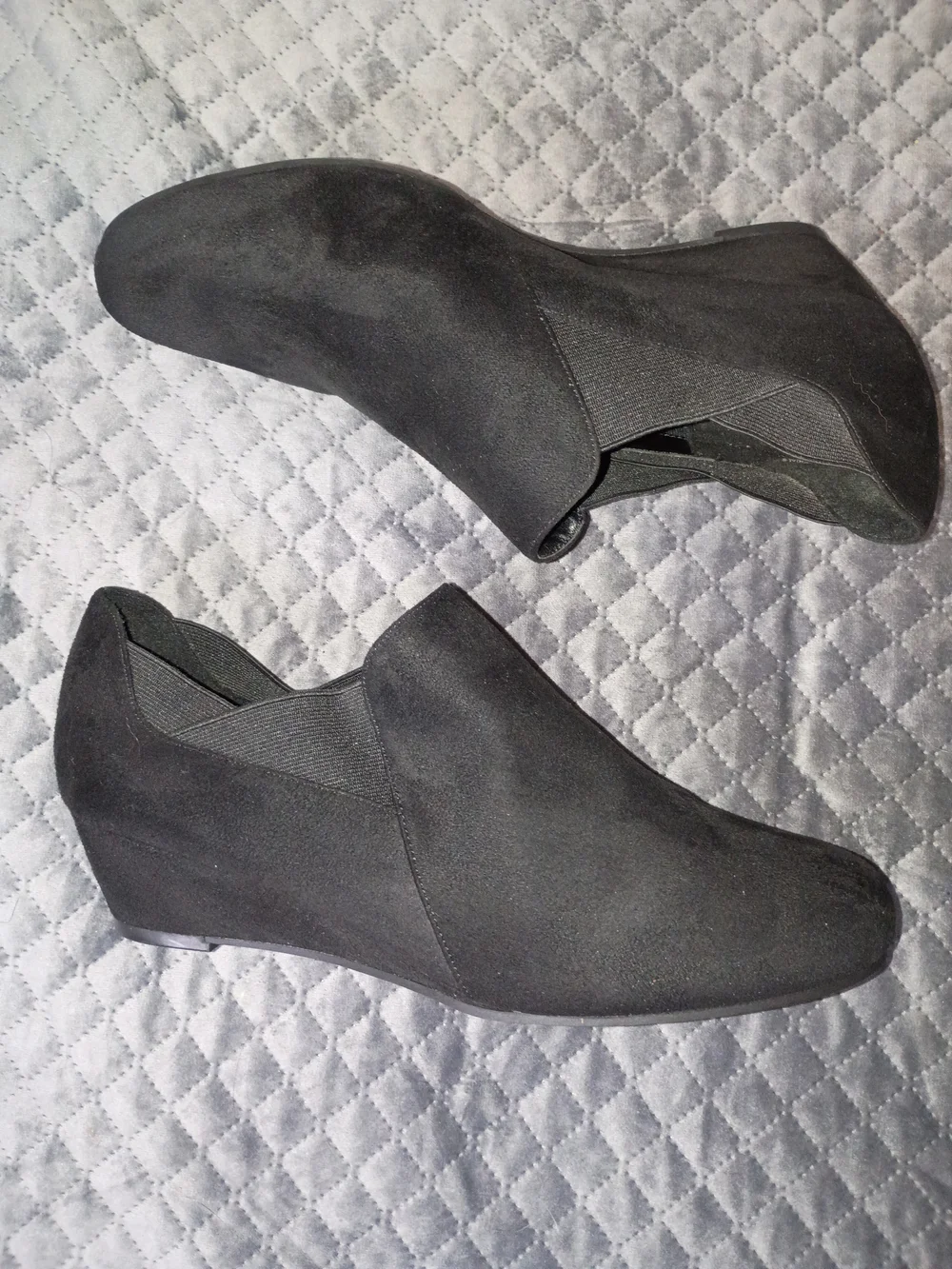 Laura Scott sleek black